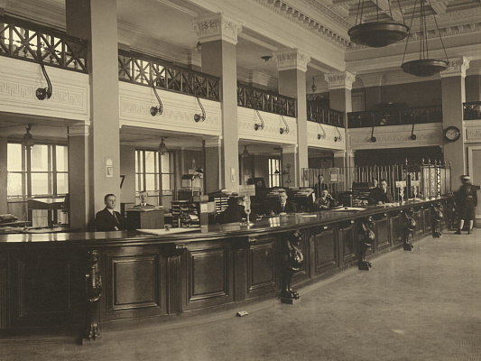 Зал обслуживания Гонконг-Шанхайского банка. 1926–1927. Источник: image id. HQ HSBC Album 0002-0053 courtesy of HSBC Archive London