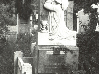 Один из надгробных памятников на Успенском кладбище. Фото из личного архива Т.В. Жилевич