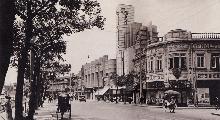 Кинотеатр «Гранд»». Конец 1930-х. Источник: Александр Ван Чжичэн. Карта русской культуры в Шанхае (Шанхай, 2010)