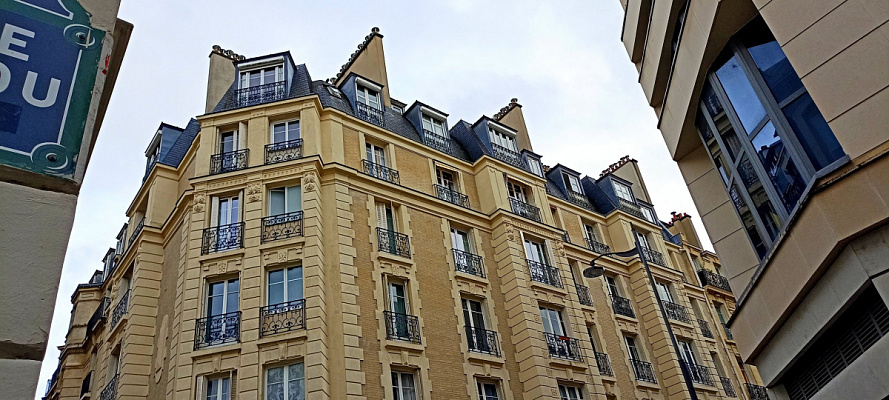 Дом по адресу рю Жак Оффенбах, 1 (1, Rue Jaques Offenbach). Октябрь 2024. Фото Евгения Пономарева