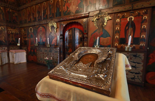 Внутри храма преподобного Сергия Радонежского. Париж. Источник: https://frenchparis.ru/paroisse-saint-serge/