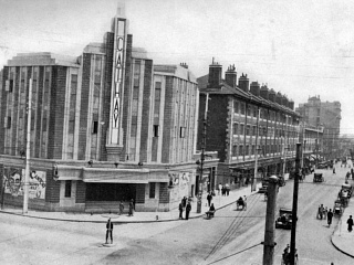 Кинотеатр «Катэй» на авеню Жоффр. Конец 1930-х. Источник http://shanghailander.net/