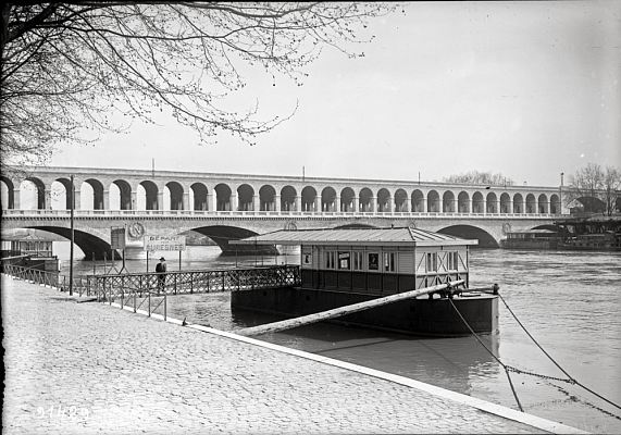 Вид с набережной Отёй на мост Пон дю Жур. 1924. Источник: https://pastvu.com/p/2373757