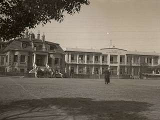 Колледж Св. Жанны д‘Арк. 1930-е. Источник: https://pastvu.com/