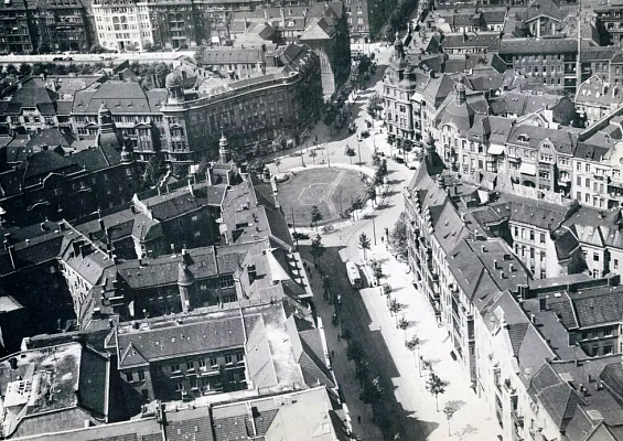 Прагер Плац и прилегающие к ней улицы Траутенауштрассе, Прагерштрассе, Моцштрассе и др. 1926. Источник: https://pastvu.com/p/648772