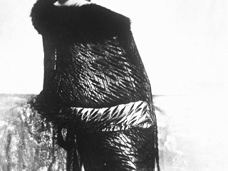 Княгиня Ирина Юсупова в манто дома «Ирфе» и фамильной тиаре. Париж. 1924
