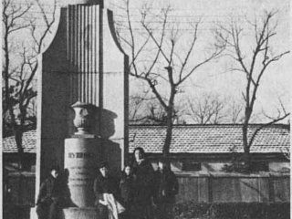 Второй памятник А.С. Пушкину, реконструкция под руководством В.Н. Домогацкого. Конец 1940-х. Источник: http://pamyatnikpushkinu.ru/