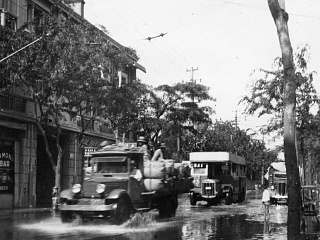 Часть Юй Юань роуд недалеко от кабаре Гардения. 1937. Источник: https://pastvu.com/p/786109