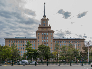 Главное здание Харбинского политехнического университета. Вид с проспекта Сидачжи. Сентябрь 2024. Фото Елизаветы Кириной