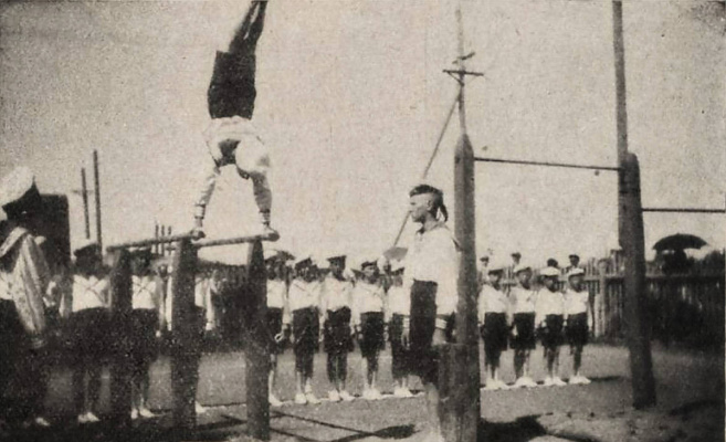 Урок гимнастики в «Русском доме». Харбин, 1933. Источник: Часовой. 1933. №.108-109. С. 28