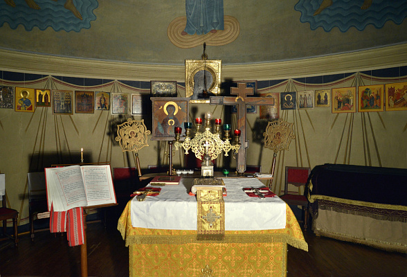 Алтарь храма преподобного Сергия Радонежского. Источник: https://saint-serge.fr/altar/?_gallery=gg-3-89