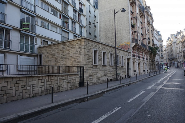 Храм Трех Святителей на рю Петель. Апрель 2017 Источник: https://trois-saints-docteurs.fr/ru/