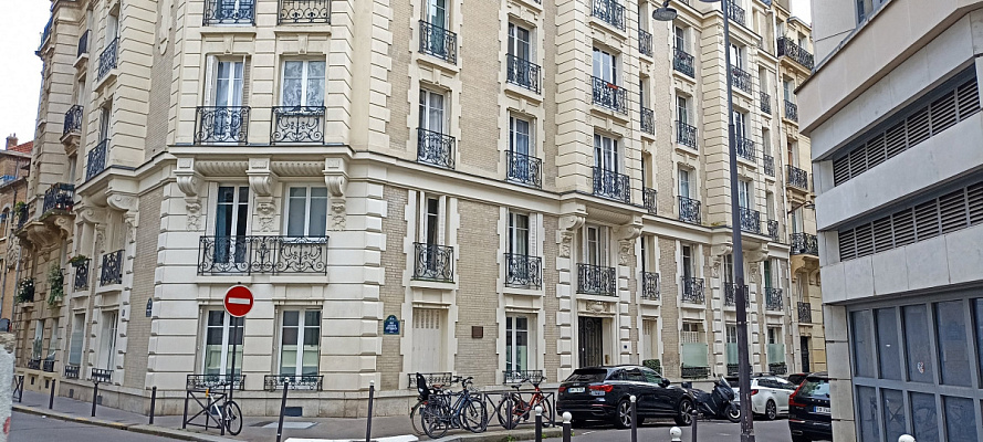 Дом по адресу рю Жак Оффенбах, 1. Октябрь 2024. Фото Евгения Пономарева