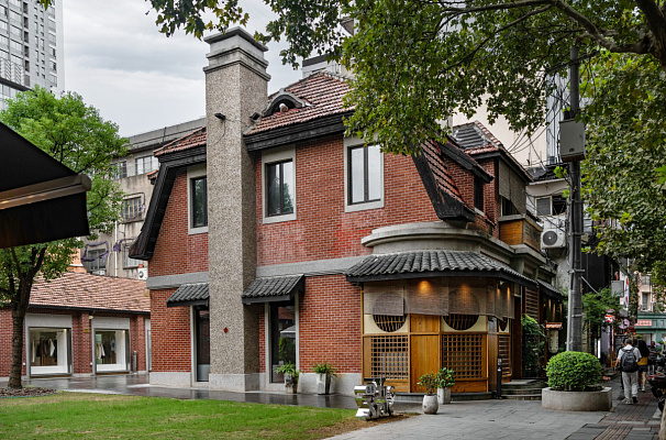 Здание по адресу: 1389, Юйюань лу после реконструкции. Август 2023. Фото Елизаветы Кириной