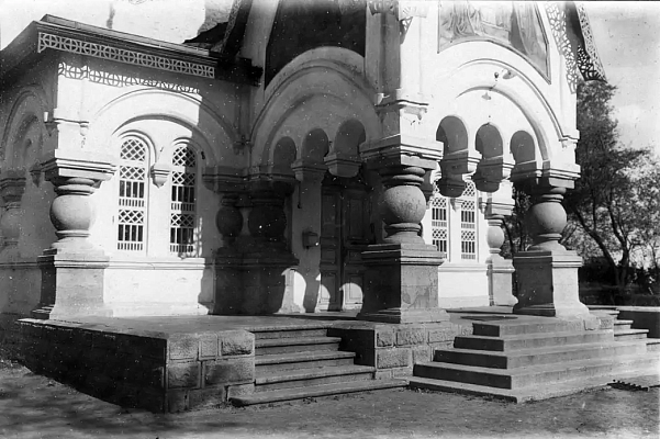 Паперть Успенской церкви. 1930. Источник: https://pastvu.com/p/1342917