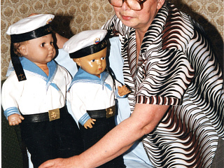 Л.А. Соколова с куклами-матросиками