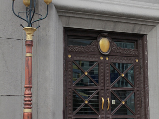 Главный вход в здание Банка Китая. Харбин, 2025. Фото Магдалены Стошек-Денг (Magdalena Stoszek-Deng / 司徒静)